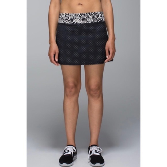 Lululemon Run: Pace Setter Black Polka Dot Skirt, Size 6 - Picture 3 of 16